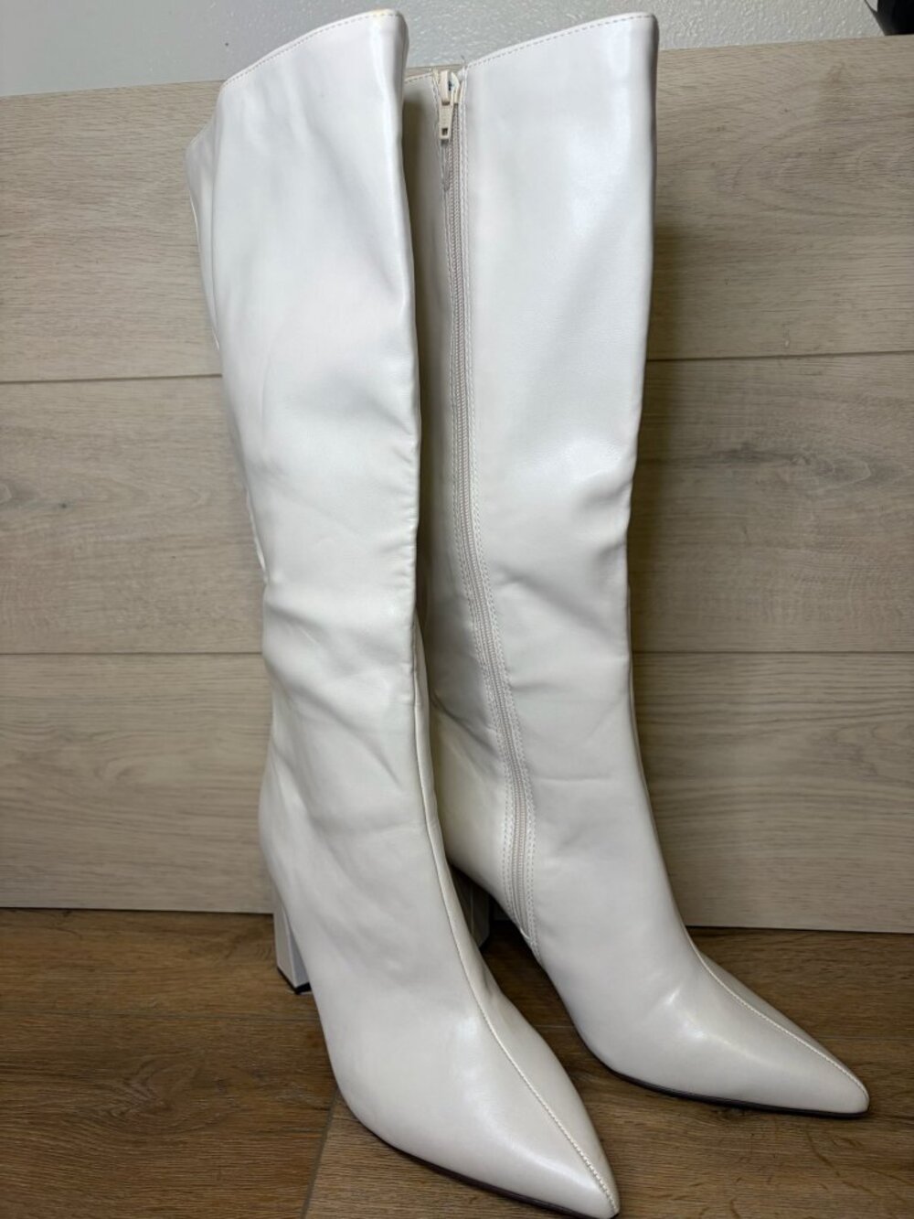 Wild Pair Islahp Knee-High Block Heel Boots White Size 10M